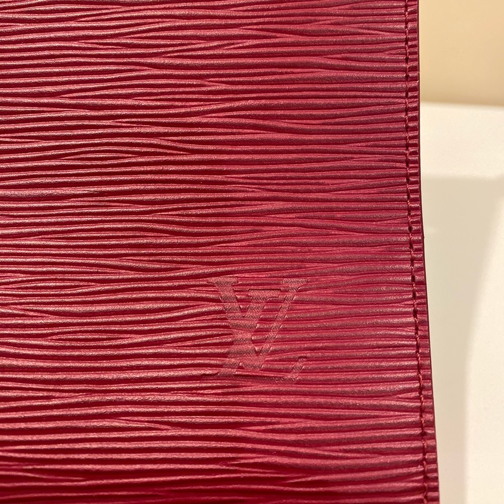 Louis Vuitton Toiletry Pouch 26 - Picture 2 of 7